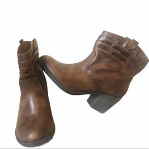 arizona jean company ankle boots size 6